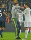 Cristiano Ronaldo : câlin avec un fan pendant PSG vs Real Madrid, le 21 octobre 2015