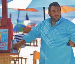 Laurent Ournac dans un épisode de Camping Paradis en 2014