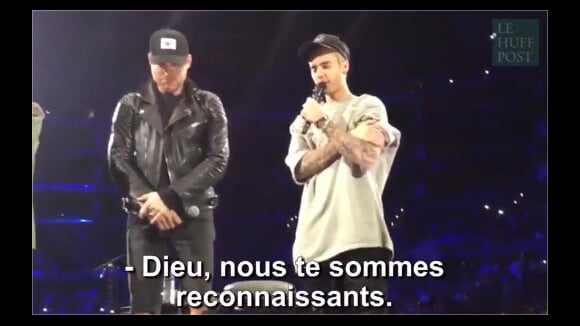 Justin Bieber ému après les attentats de Paris : son appel à la prière en plein concert