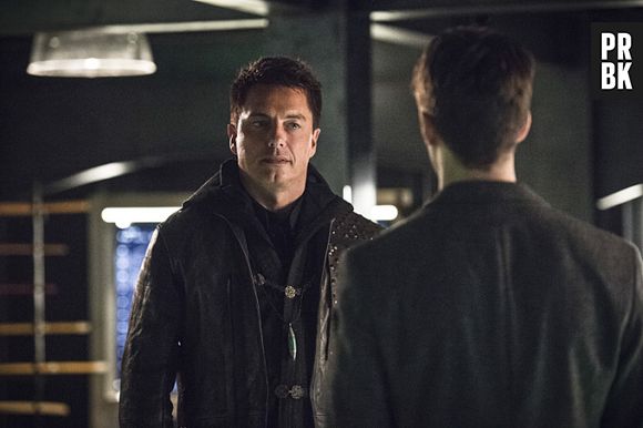 Arrow saison 4 et Flash saison 2 : nouvelles images du crossover avec Stephen Amell, Grant Gustin