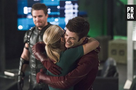 Arrow saison 4 et Flash saison 2 : nouvelles images du crossover avec Stephen Amell, Grant Gustin
