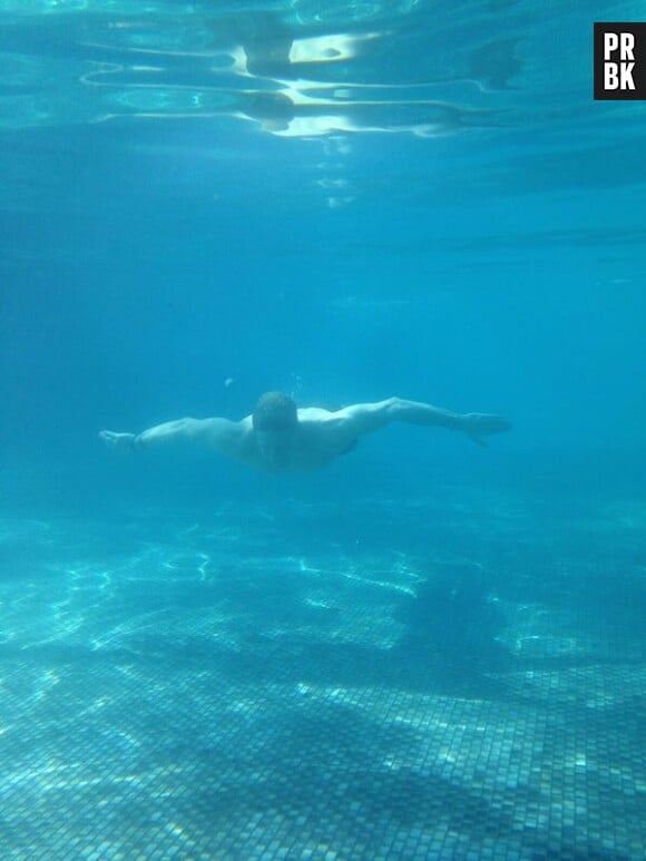 Matthieu Delormeau en pleine séance de baignade en Thaïlande sur Instagram fin décembre 2015