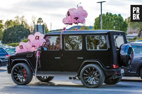 Kylie Jenner : ses soeurs Khloe et Kourtney Kardashian la piègent avec des ballons à son effigie