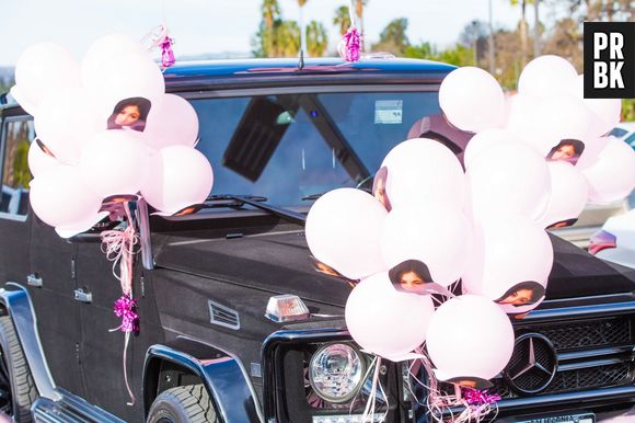Kylie Jenner : ses soeurs Khloe et Kourtney Kardashian la piègent avec des ballons à son effigie