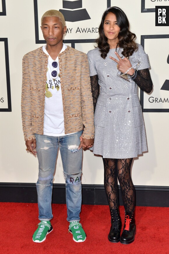 Pharrell Williams blond avec sa femme Helene sur le tapis rouge des Grammy Awards 2016, le 15 février à Los Angeles
