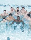 Camille Lacourt sexy et torse nu avec les joueurs du Racing 92 pour Clarins à la piscine Molitor, le 17 février 2016