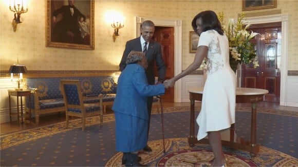 Barack Obama et Michelle s'offrent une danse à la Maison-Blanche... avec une mamie de 106 ans