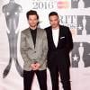Liam Payne et Louis Tomlinson sur le tapis rouge des BRIT Awards le 24 février 2016 à Londres