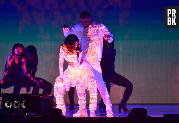 Rihanna et Drake en pleine performance aux BRIT Awards le 24 février 2016 à Londres