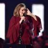 Adele en larmes aux BRIT Awards le 24 février 2016 à Londres
