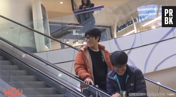 "Coup de foudre entre hommes en escalator"