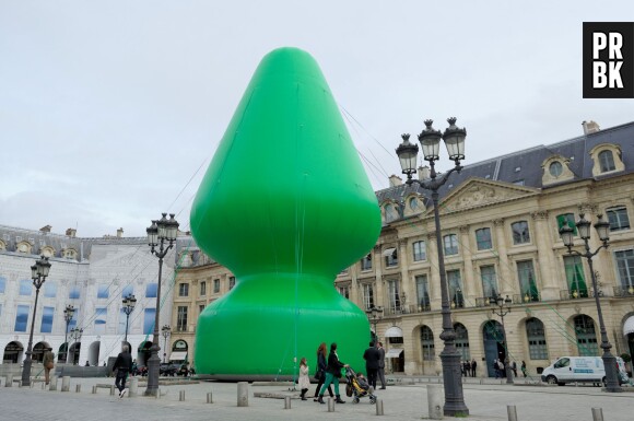 Un sextoy pris pour une bombe en Allemagne (ici, photo d'illustration de l'arbre de Noëlréalisé par l'artiste Paul McCarthy et exposé Place Vendome à Paris en octobre 2014)