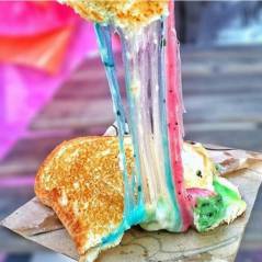 Le rainbow toast : vous prendrez bien un peu de licorne dans votre pain ?
