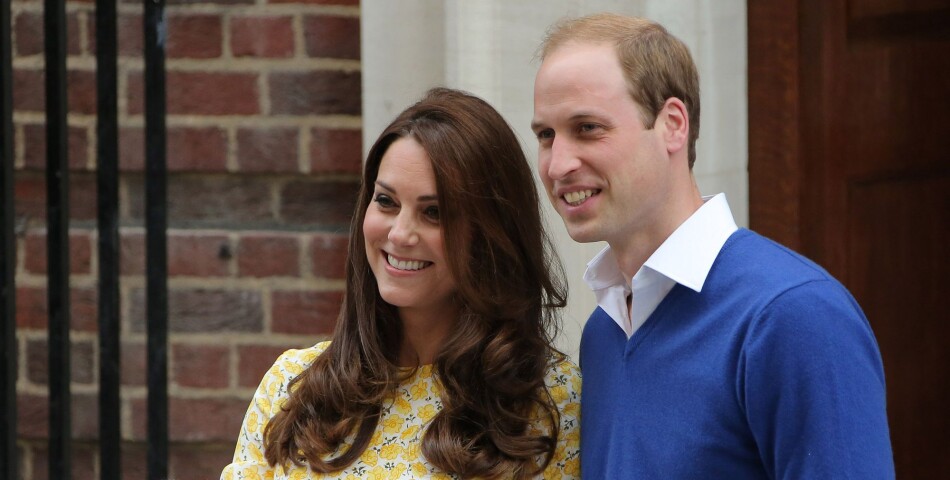 Princesse Charlotte quitte l&#039;hôpital Saint Mary&#039;s avec Kate Middleton et le Prince William le 2 mai 2015