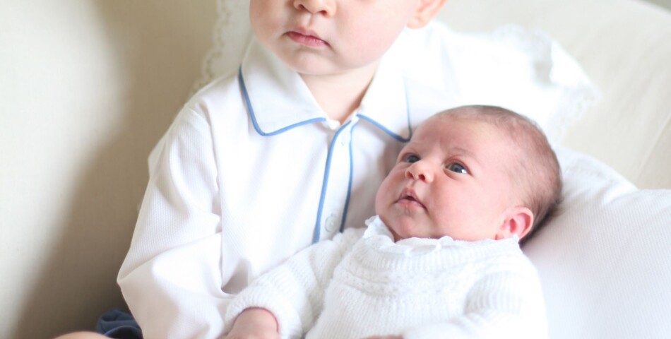 Princesse Charlotte avec son grand frère George sur des photos dévoilées en juin 2015