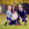 Princesse Charlotte, le Prince George, Kate Middleton et le Prince William en octobre 2015
