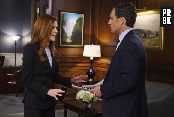Scandal saison 5, épisode 21 : Abby (Darby Stanchfield) et Fitz (Tony Goldwyn) sur une photo