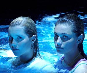 Phoebe Tonkin et Claire Holt de The Originals dans H2O