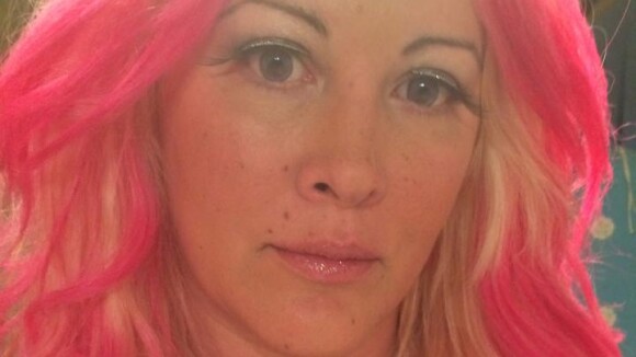 Loana menacée et harcelée ? Elle poste les messages de son ex sur Facebook