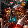 Un char aux couleurs d'Orange is the new black lors de la Gay Pride de New-York le 26 juin 2016