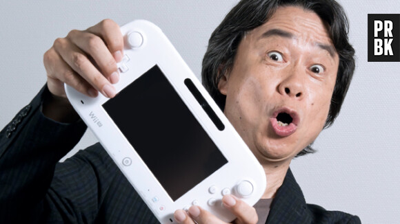 Shigeru Miyamoto, le papa de Mario, avec un Wii U Gamepad dans les mains