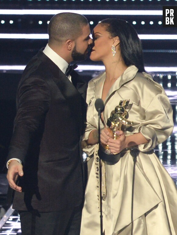 Rihanna et Drake toujours en couple ? Sur la scène des MTV VMA 2016, Riri ne lui avait en fait pas mis un vent.