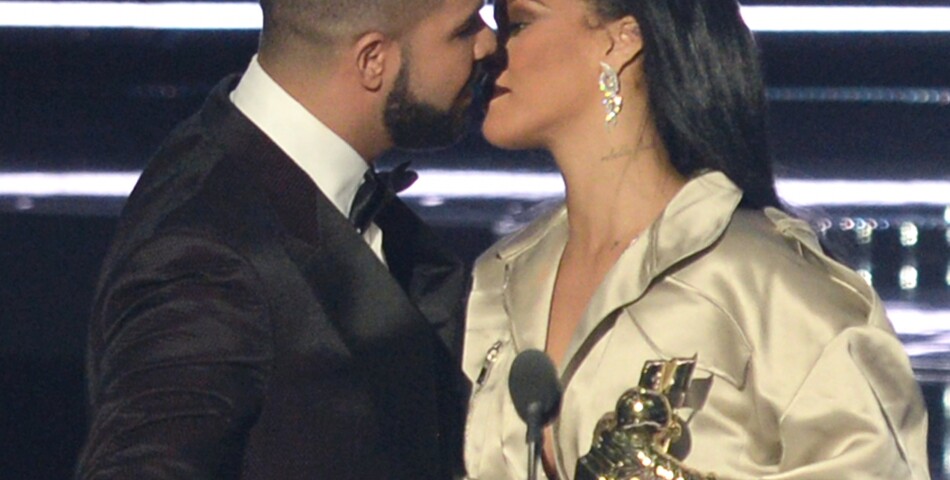 Rihanna et Drake toujours en couple ? Sur la scène des MTV VMA 2016, Riri ne lui avait en fait pas mis un vent.