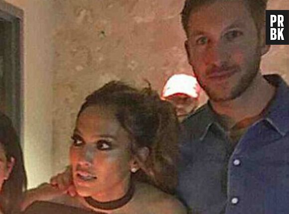 Calvin Harris et Jennifer Lopez en couple ? L'ex de Taylor Swift sortirait avec Jlo depuis peu.