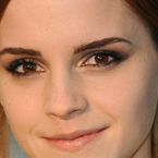 Emma Watson pose pour Burberry !