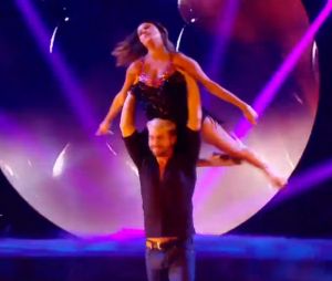 Karine Ferri (Danse avec les stars 7) danse sur un chacha avec Yann-Alrick Mortreuil