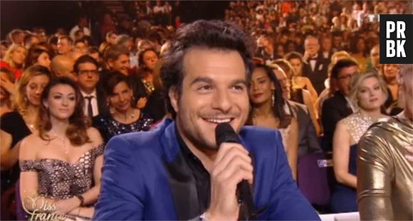Amir craque pour Alicia Aylies pendant l'élection de Miss France 2017 le 17 décembre 2016
