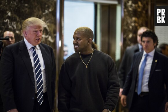 Kim Kardashian et Kanye West en couple au restaurant : depuis les rumeurs de divorce, ils ne s'étaient pas encore affichés ensemble. Kanye avait simplement posé avec Donald Trump, nouveau président des Etats-Unis.