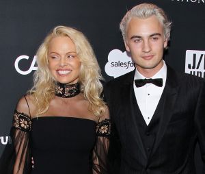 Pamela Anderson et son fils Dylan Lee : elle est méconnaissable de visage !