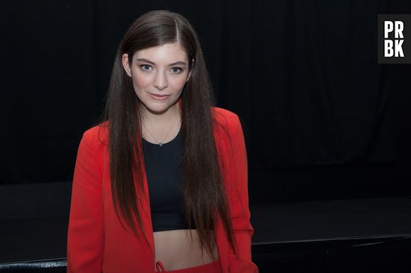 K.J. Apa (Riverdale) raconte le jour où il s'est pris un vent par la chanteuse Lorde