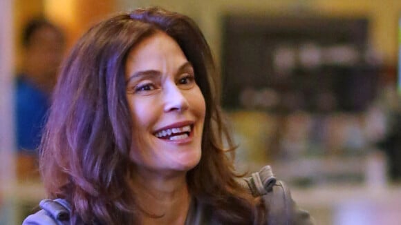 Teri Hatcher (Desperate Housewives) transformée par la chirurgie esthétique ? Elle répond en vidéo