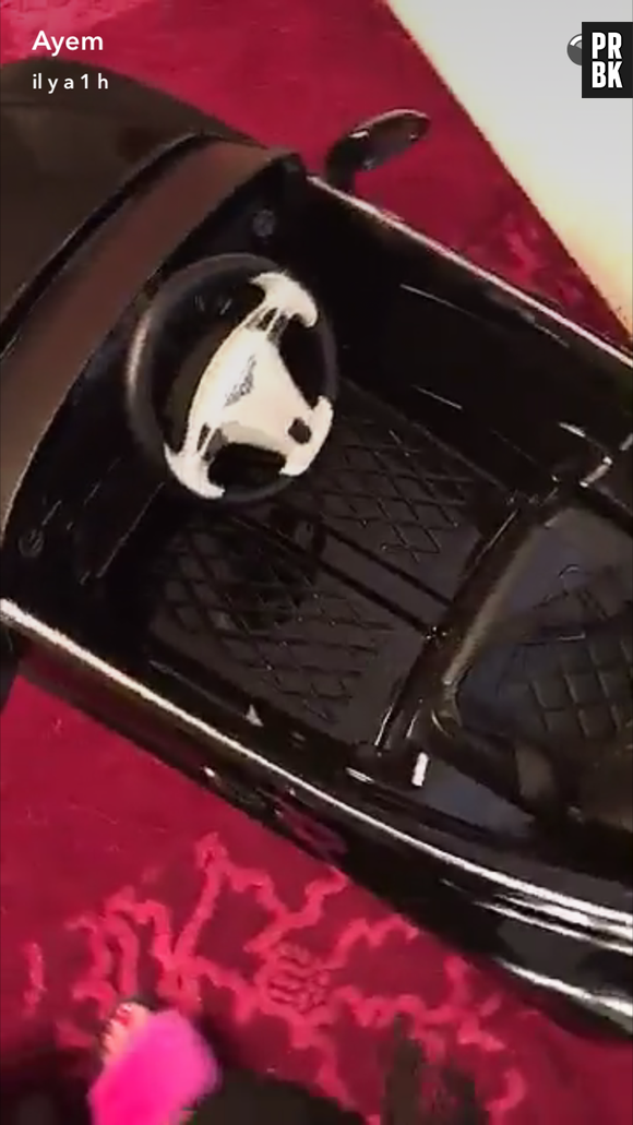 Ayem Nour maman : elle offre une mini Bentley à son fils Ayvin