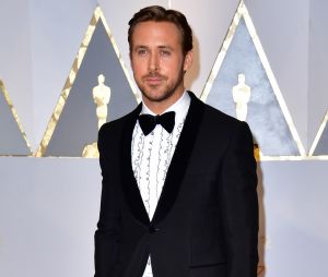 Ryan Gosling ridiculisé à cause de sa chemise aux Oscars 2017.