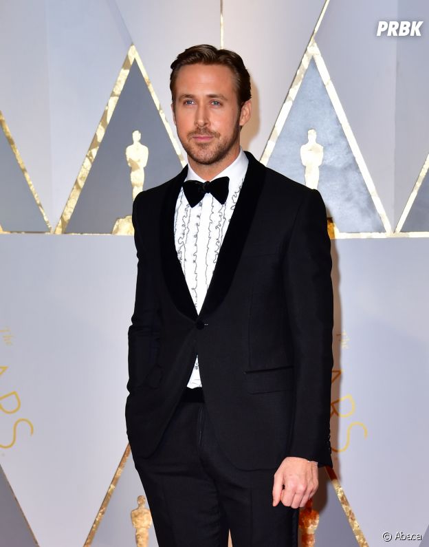Ryan Gosling ridiculisé à cause de sa chemise aux Oscars 2017.