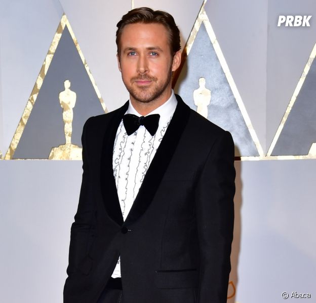 Oscars 2017 : Ryan Gosling ridiculisé à cause de sa chemise, il est aussi devenu un mème grâce à une photo avec une fan !