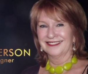 Oscars 2017 : ils rendent hommage à Janet Patterson décédée... mais se trompe sur la photo et mettent Jan Chapman, bien vivante, en image.