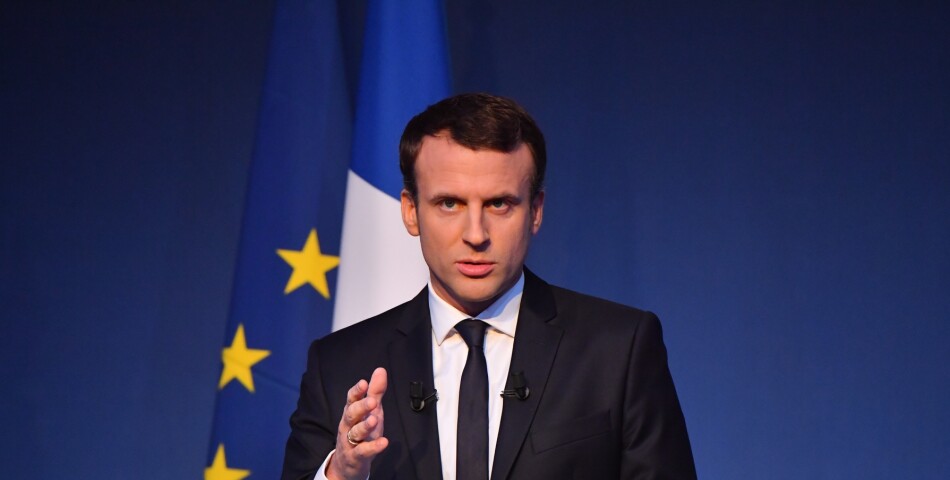 Emmanuel Macron souhaite interdire l&#039;utilisation des téléphones dans les écoles