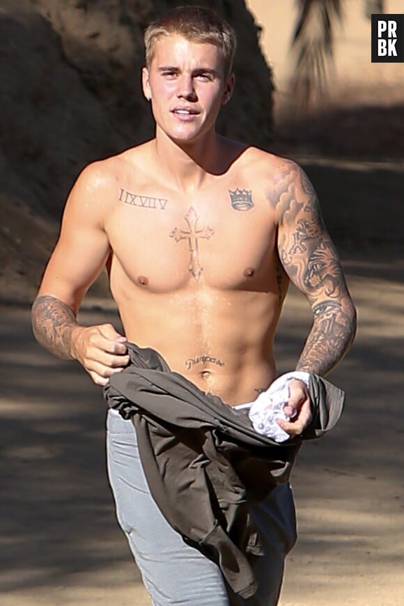 Justin Bieber torse nu : il dévoile ses deux nouveaux tatouages !