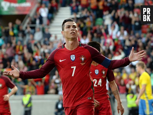 Cristiano Ronaldo : Erika Canela (Miss BumBum 2016) le clashe et raconte comment CR7 s'est comporté avec elle !