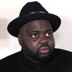 Issa Doumbia : perte de poids, salaire dans TPMP, télé-réalité... il se confie (Interview)
