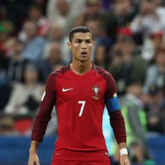 Cristiano Ronaldo "abandonne" son équipe du Portugal pour découvrir ses jumeaux