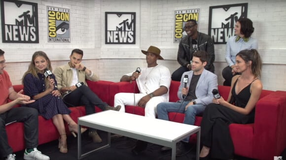 Supergirl saison 3 : les acteurs se moquent d'un "couple", les fans en colère