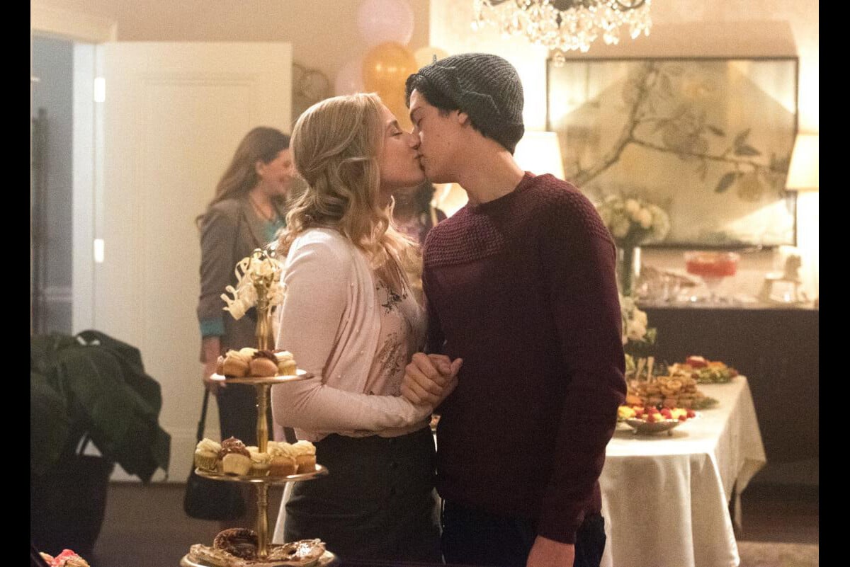 Photo : Riverdale saison 2 : Betty et Jughead vont-ils emménager