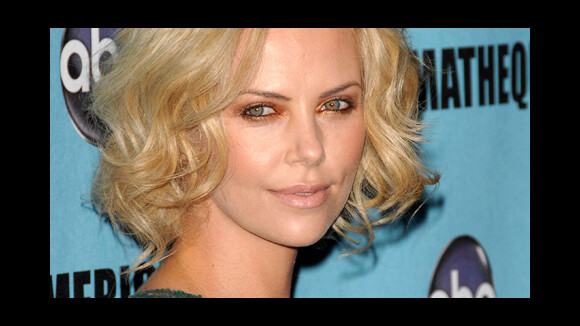 Charlize Theron sort avec ... Keanu Reeves
