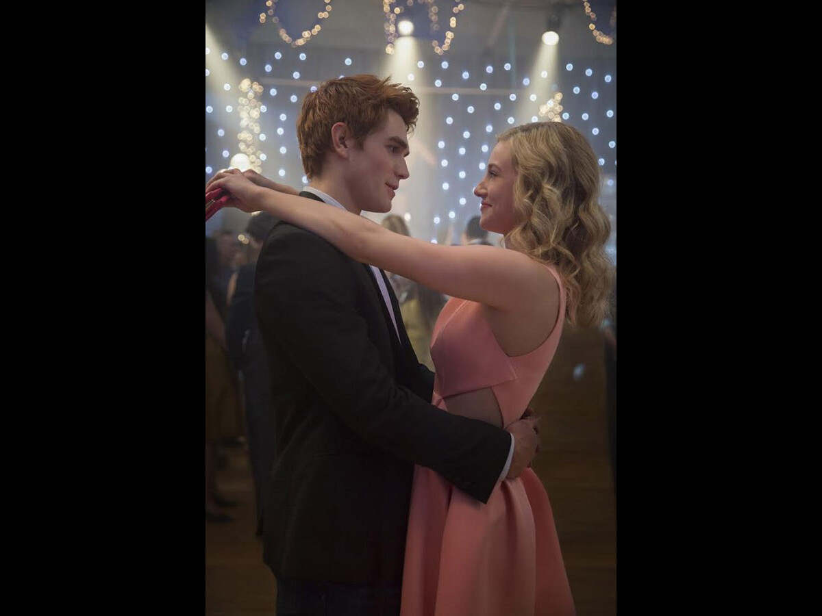 Photo : Riverdale saison 2 : Archie et Betty en couple ? - PureBreak