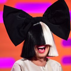Sia reine du troll : elle publie une photo de ses fesses pour court-circuiter un paparazzi 🍑